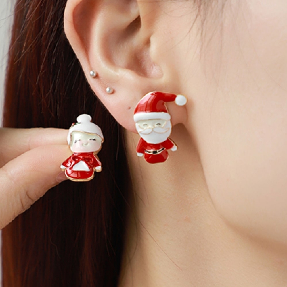 Cute Mr. & Mrs. Santa Claus Mismatched Christmas Earrings!